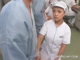 Coquin asiatique infirmière frottement son les patients affamé putz