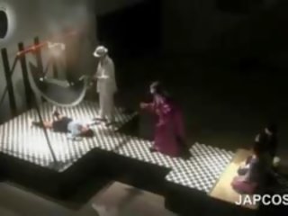 Азіатська smashing дупа актриса грає deity в косплей сцена